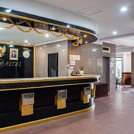 Melin Hotel Tanjungpinang Экстерьер фото