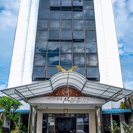 Melin Hotel Tanjungpinang Экстерьер фото