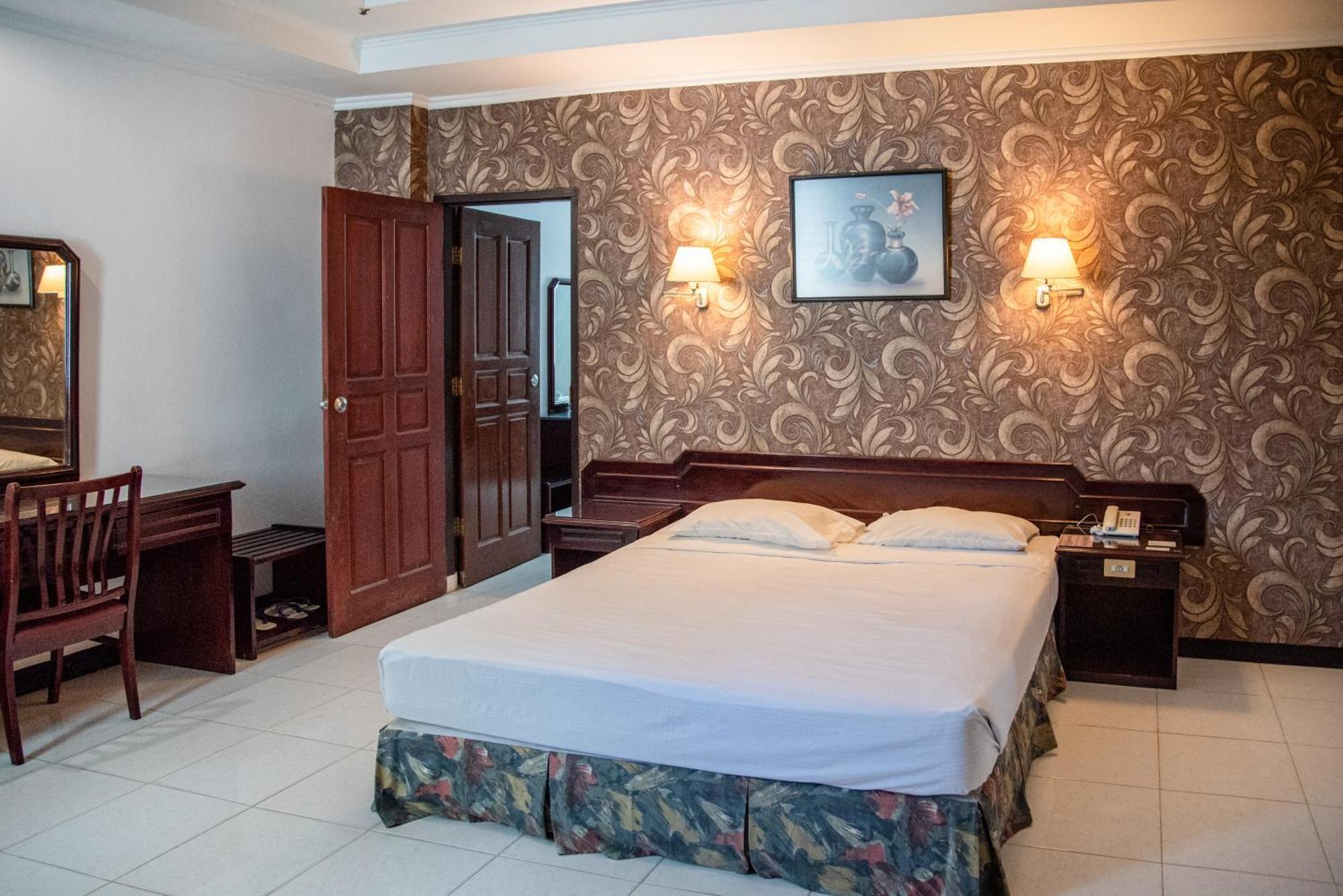 Melin Hotel Tanjungpinang Экстерьер фото